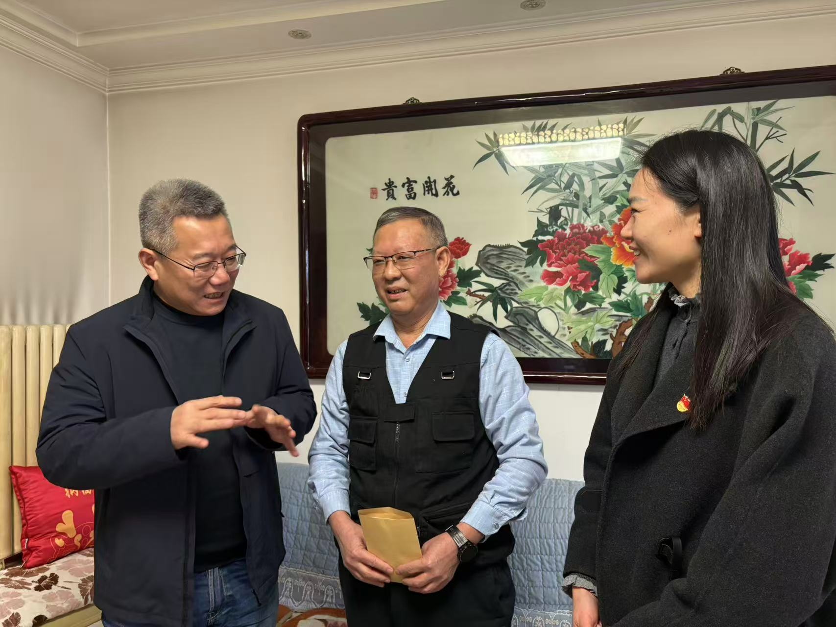 省工业通信业节能监察中心联合社区开展走访慰问困难党员活动